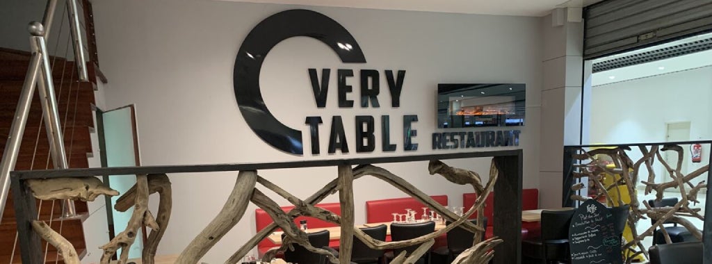 Corner O VERY TABLE